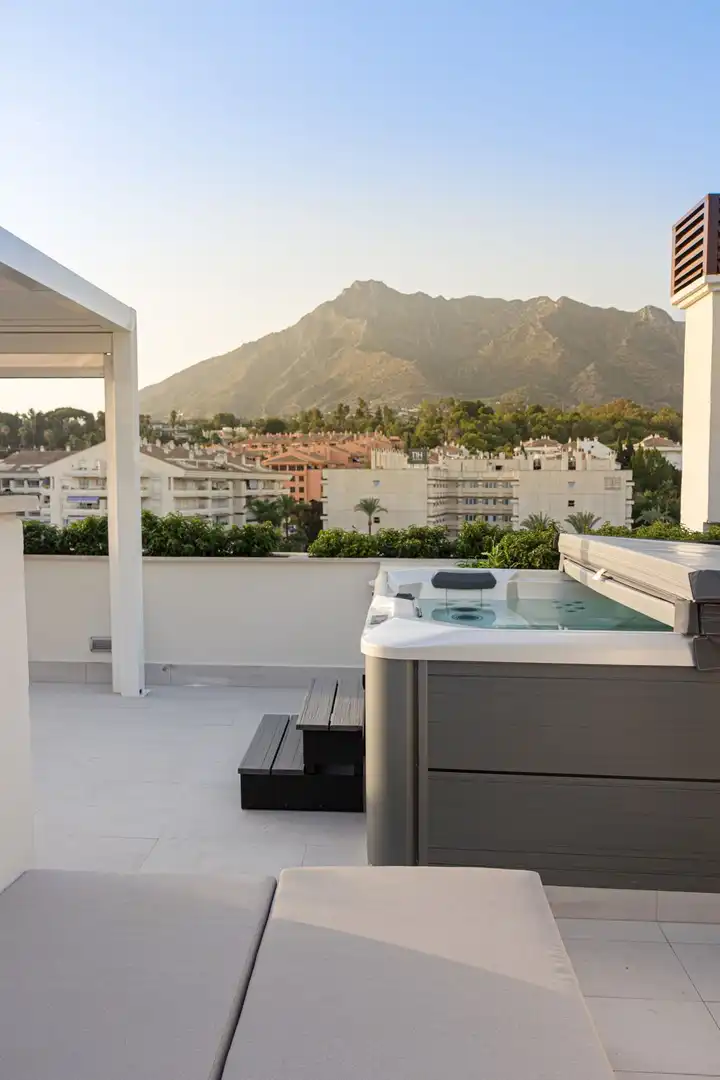 Terrasse von Dachboden zur Miete in Marbella mit Klimaanlage, Möbliert und Fernseher