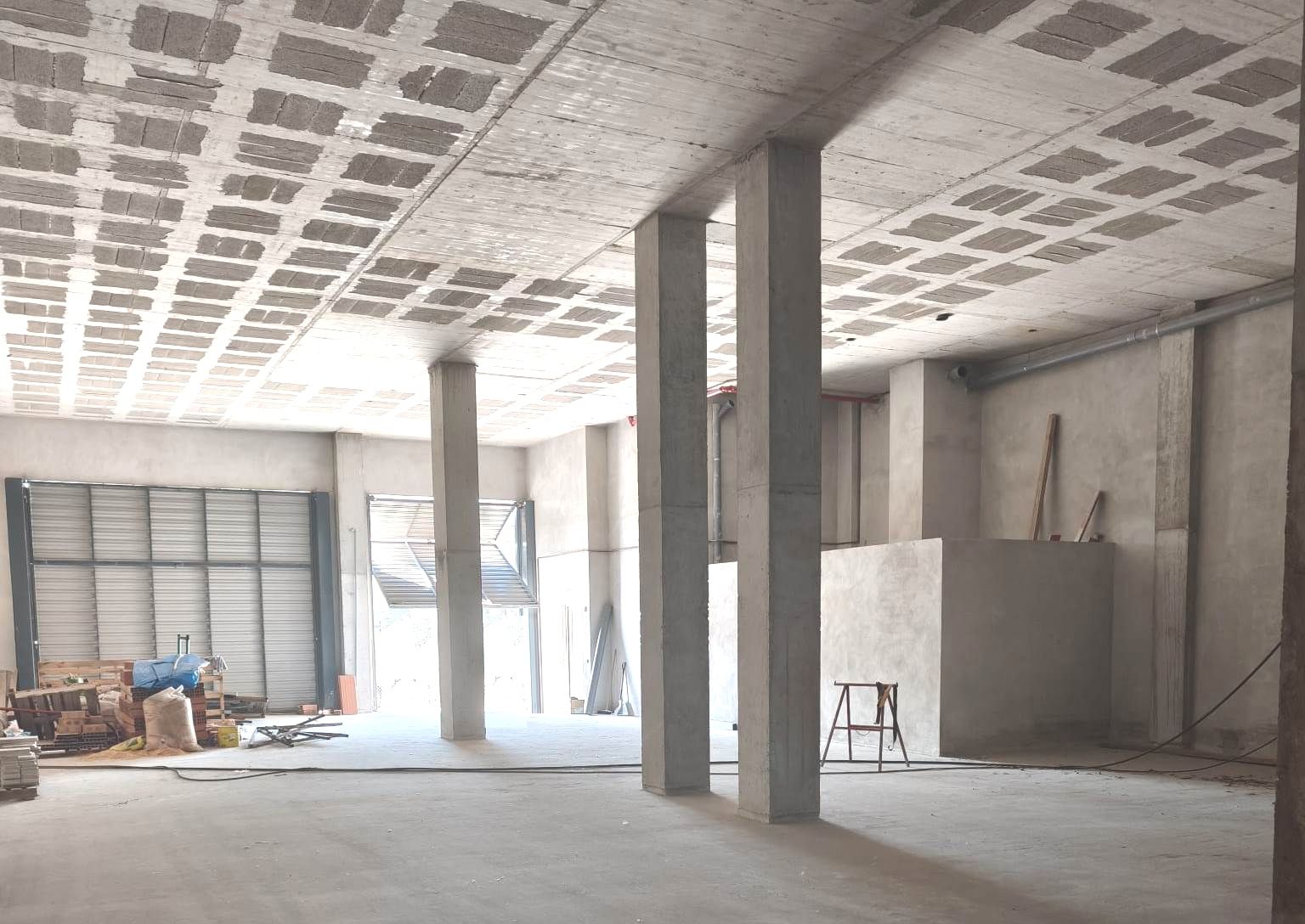 Nau industrial de lloguer en Cornellà de Llobregat