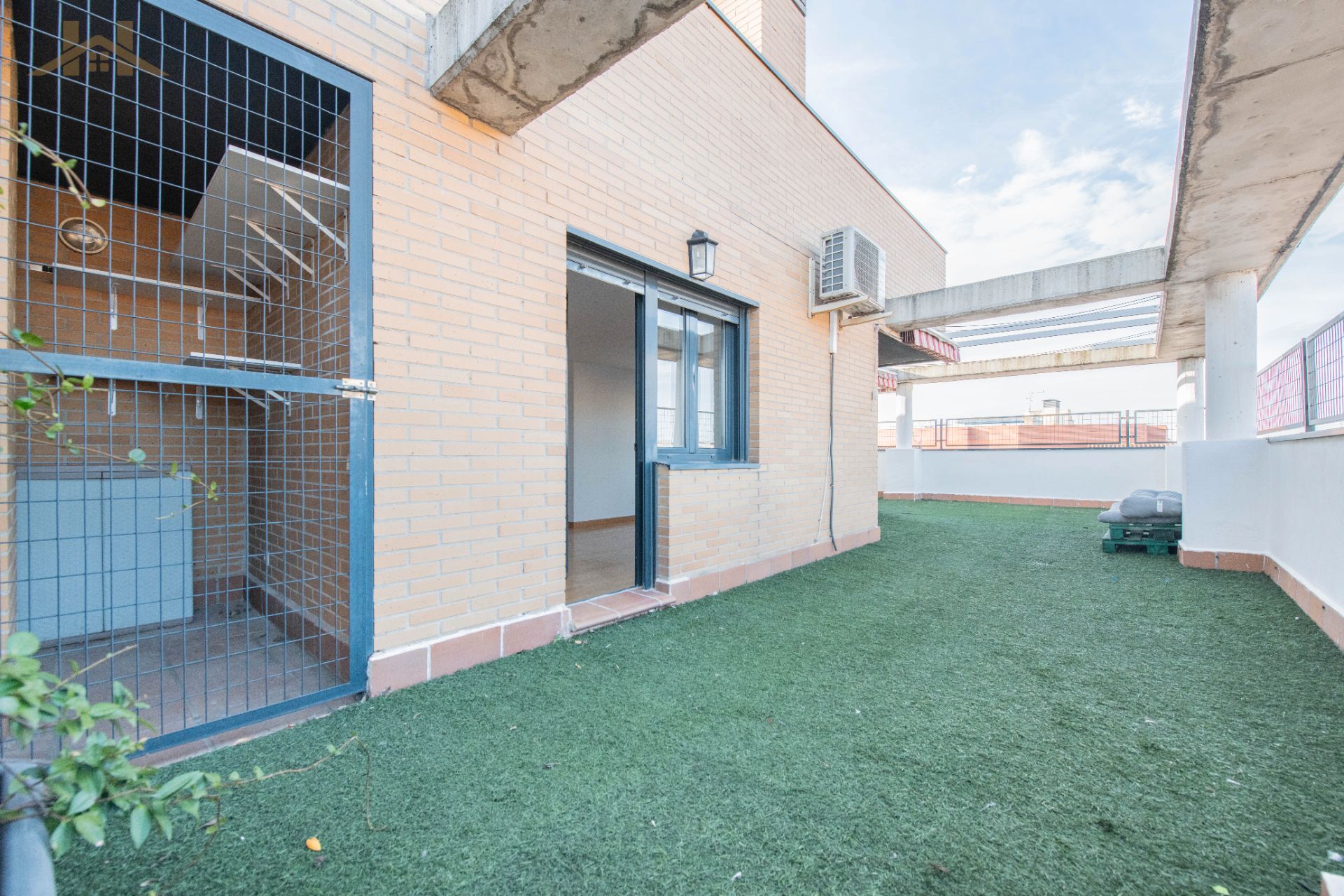 Exterior view of Attic for sale in Valdemoro  with Air Conditioner, Heating and Parquet flooring