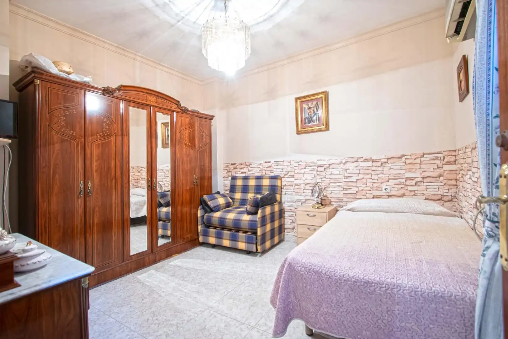 Bedroom of Houses for sale in Sevilla  with Air Conditioner, Terrace and Storage room