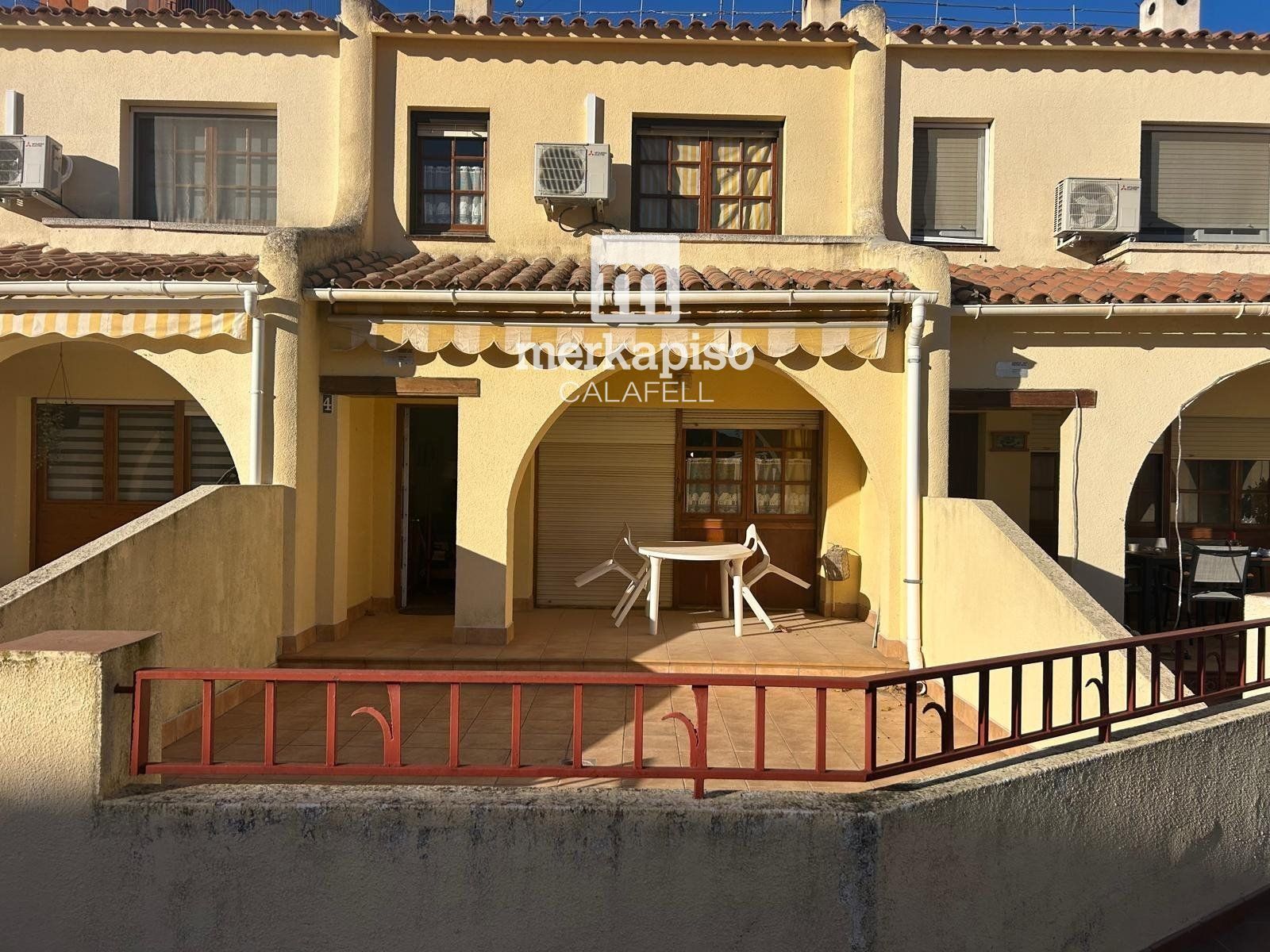 Vista exterior de Casa adosada en venda en Calafell amb Aire condicionat, Calefacció i Terrassa