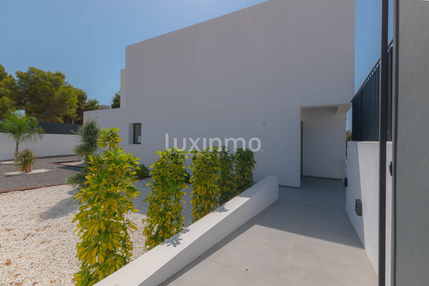 Exterior view of House or chalet for sale in Calpe / Calp  with Air Conditioner, Terrace and Storage room