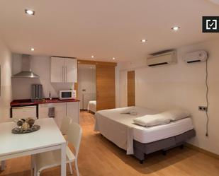 Bedroom of Flat to rent in  Barcelona Capital  with Air Conditioner, Heating and Furnished