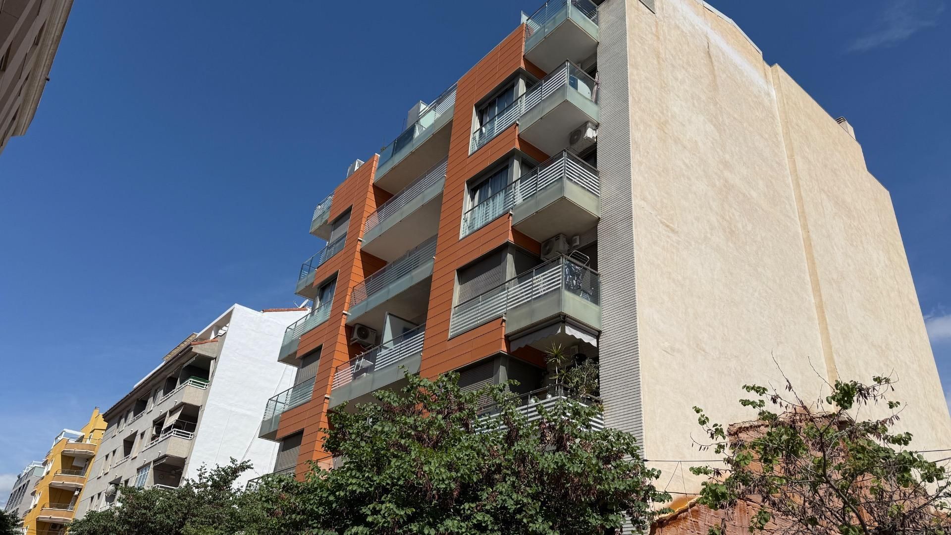 Vista exterior de Pis en venda en Torrevieja amb Aire condicionat, Calefacció i Terrassa