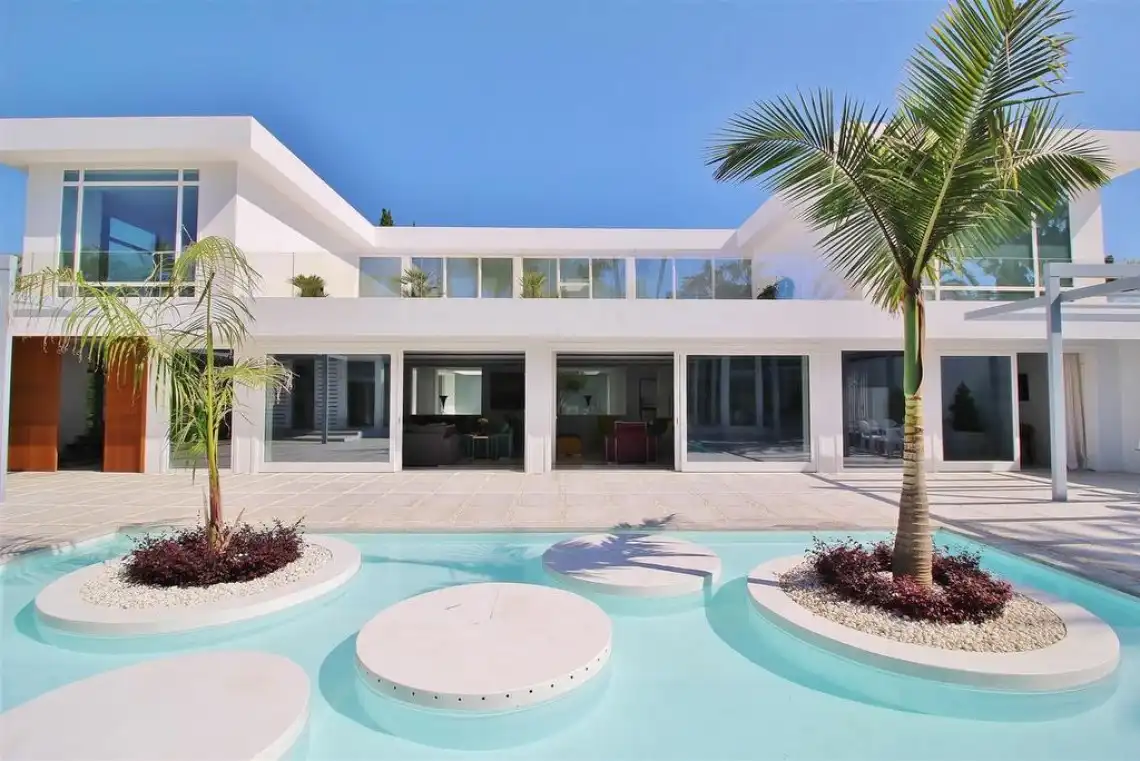 Casa con piscina en venta en San Pedro de Alcántara, imagen 2