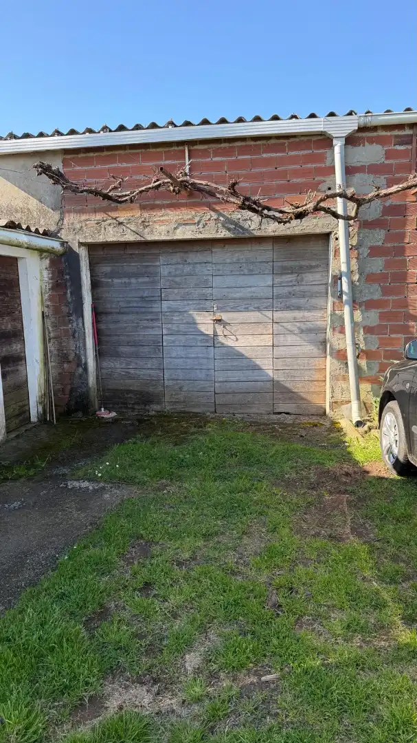 Aparcament de Casa o xalet en venda en Carballo amb Calefacció, Jardí privat i Moblat