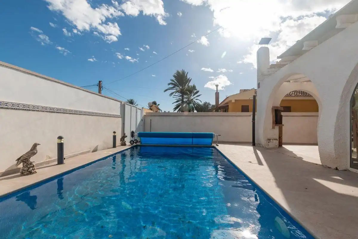 Piscina de Casa o chalet en venta en Torrevieja con Aire acondicionado, Terraza y Trastero