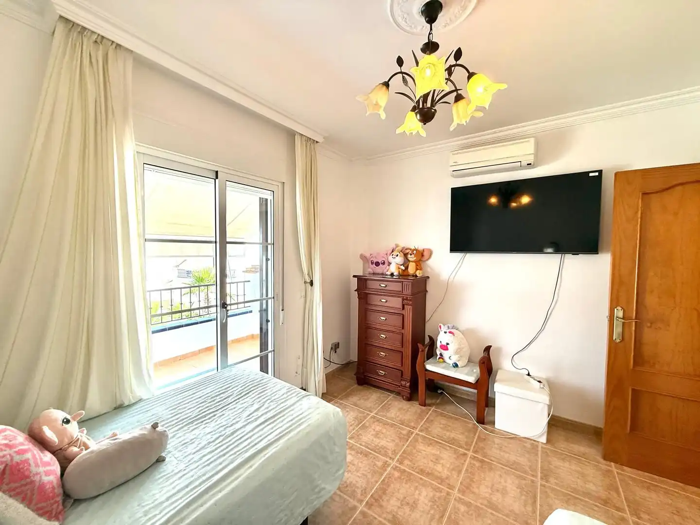 Habitación de Casa adosada en venta en Frigiliana con Aire acondicionado, Jardín privado y Trastero