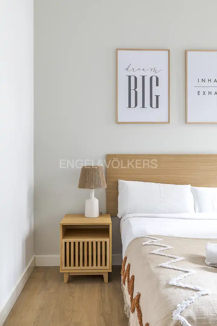 Dormitori de Apartament de lloguer en Madrid amb Aire condicionat, Calefacció i Moblat