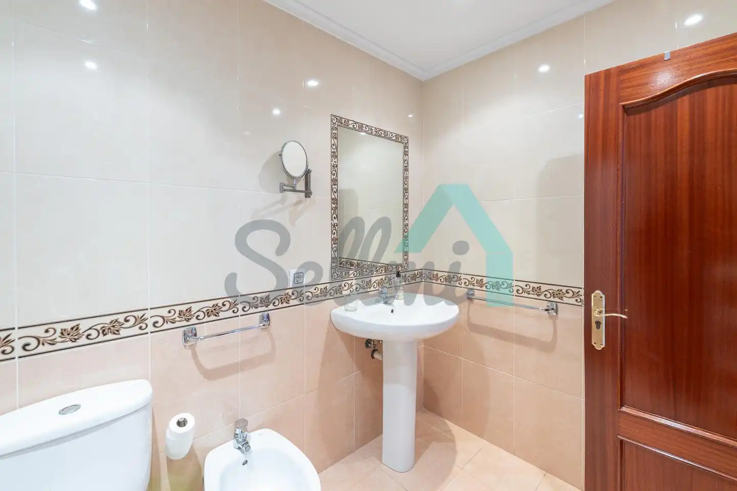 Baño de Piso en venta en Oviedo  con Calefacción