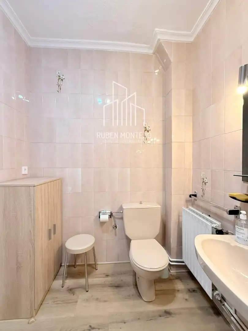 Bathroom of Flat for rent in Salamanca  with Heating, Storage room and Furnished