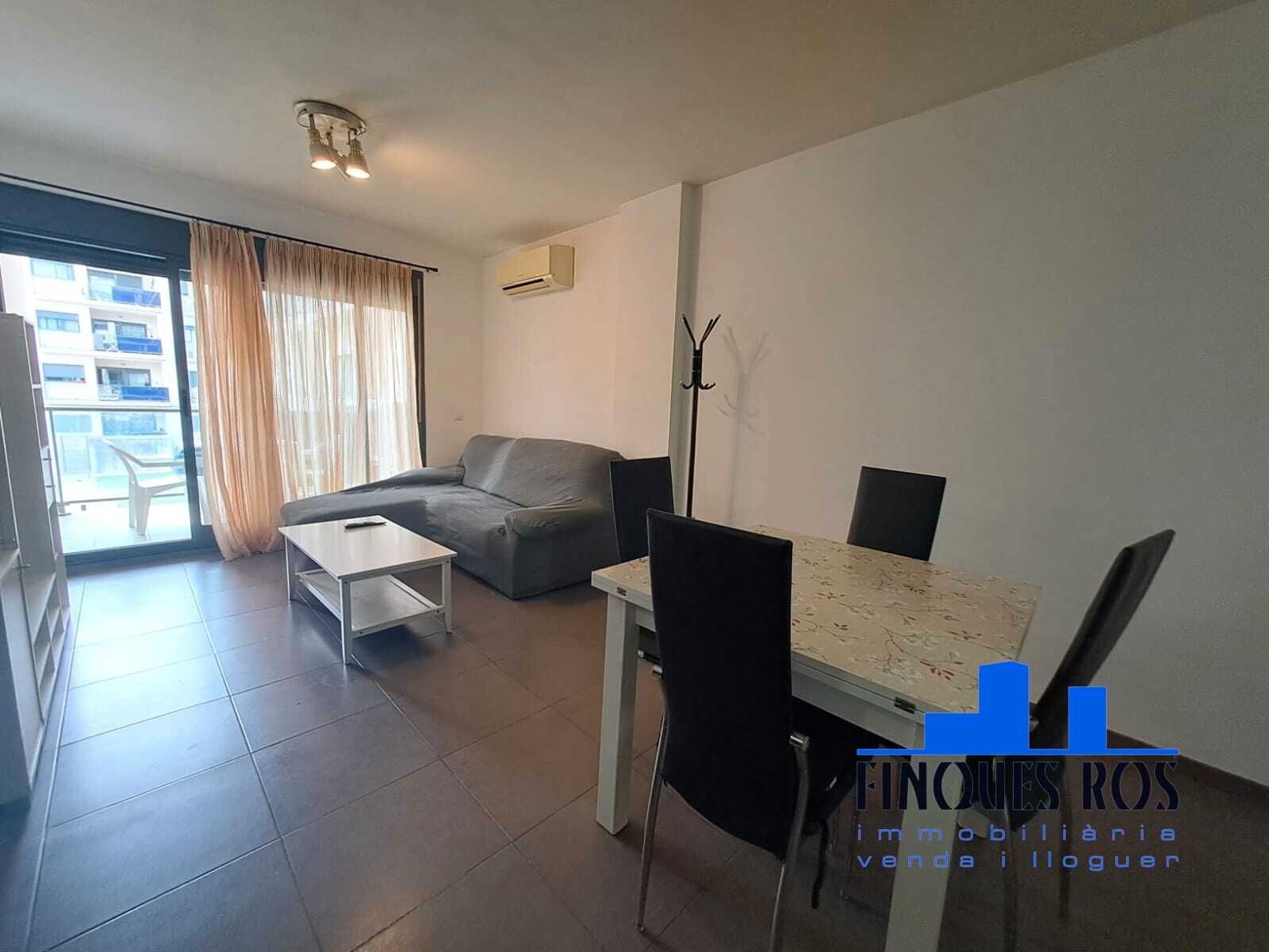Sala d'estar de Pis de lloguer en Vinaròs amb Aire condicionat, Jardí privat i Moblat