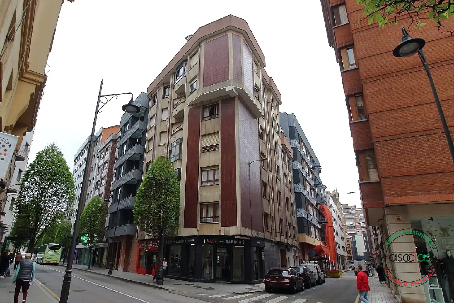 Vista exterior de Àtic en venda en Gijón  amb Calefacció, Parquet i Terrassa