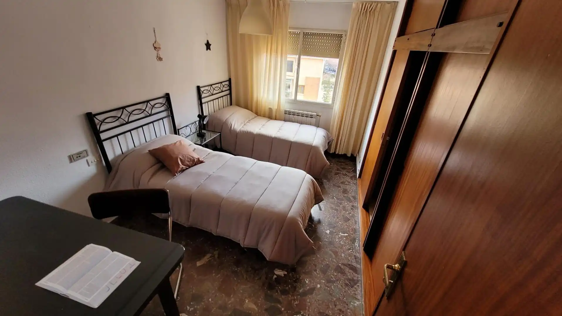 Schlafzimmer von Wohnung zur Miete in Teruel mit Heizung, Terrasse und Möbliert