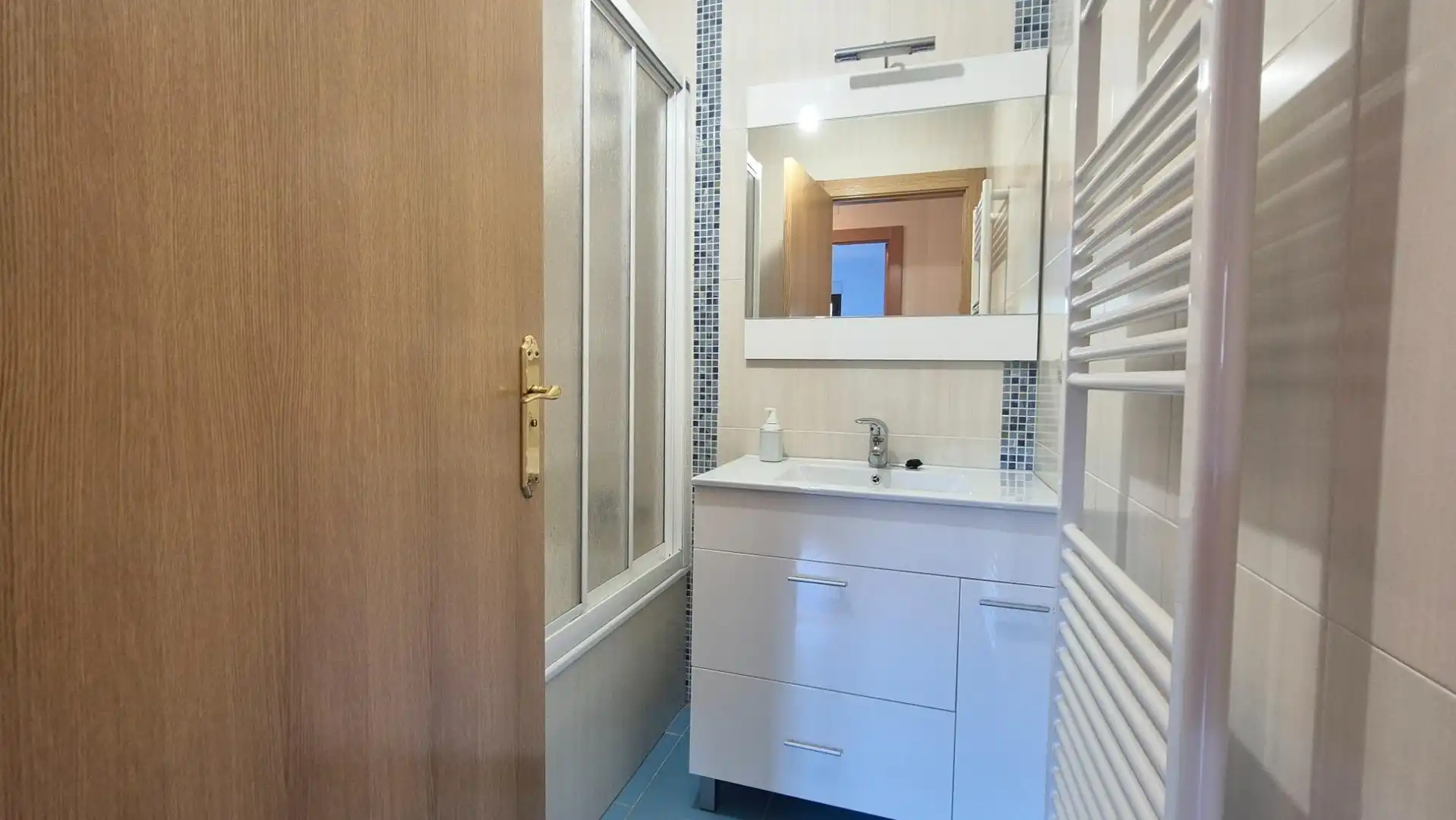 Bathroom of Houses for sale in San Esteban de la Sierra