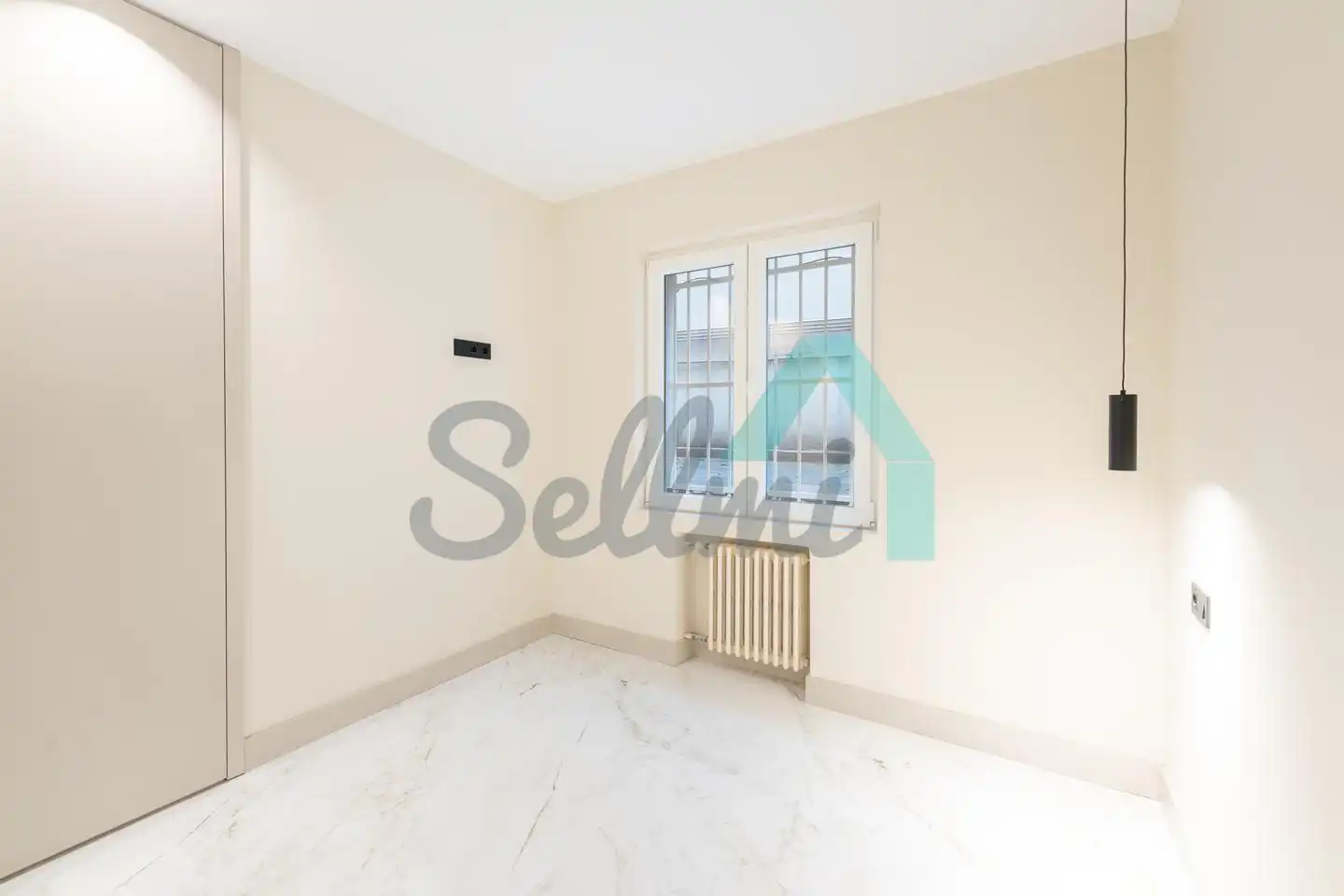 Habitación de Piso en venta en Oviedo  con Calefacción, Trastero y Balcón