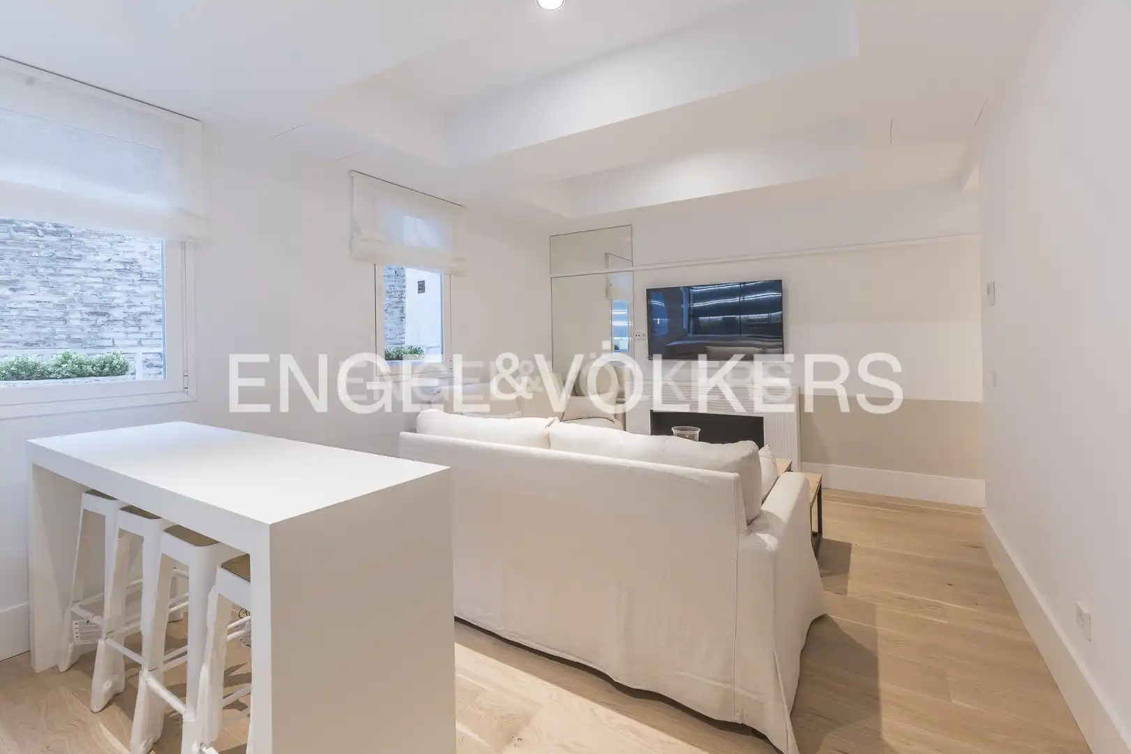 Living room of Flat for sale in Madrid  with Air Conditioner, Heating and Furnished