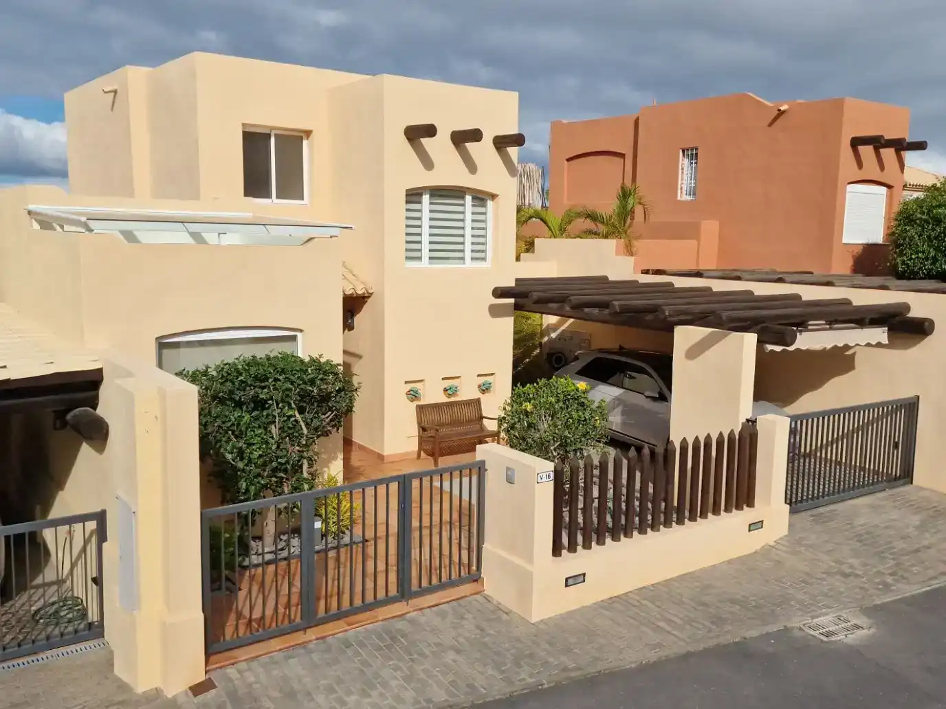 Vista exterior de Piso en venta en Adeje con Aire acondicionado, Piscina y Balcón