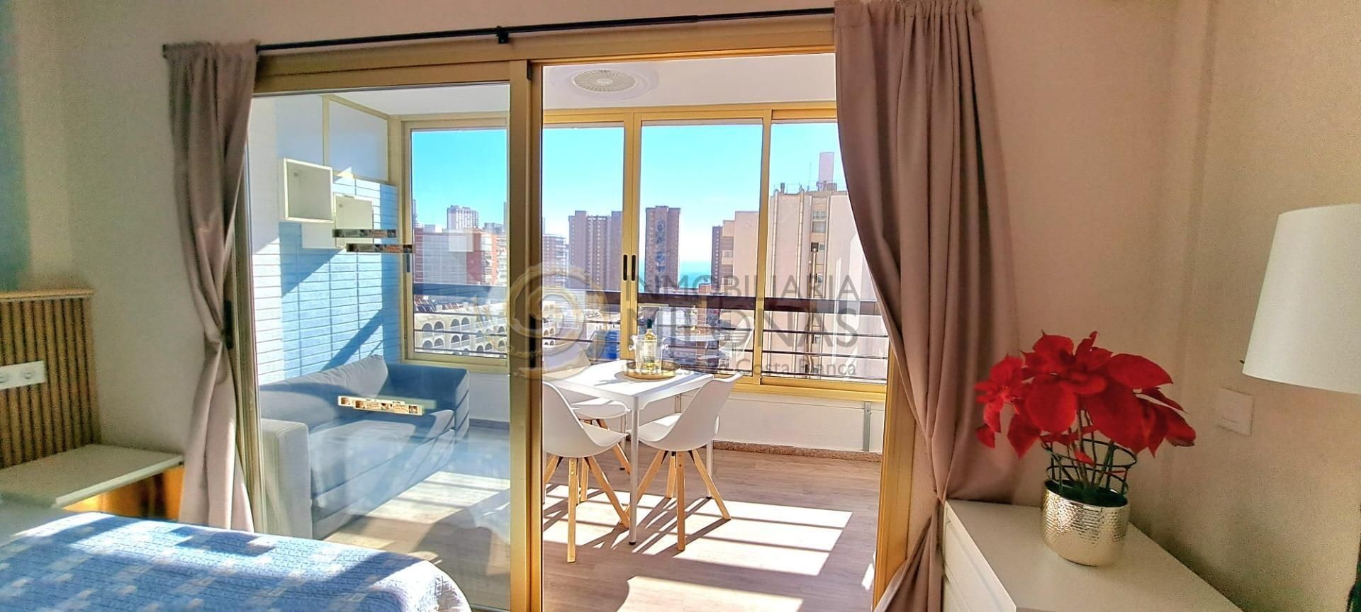 Habitación de Estudio en venta en Benidorm con Aire acondicionado y Piscina comunitaria