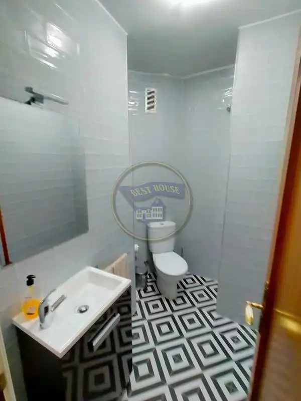 Bathroom of Flat for rent in Vigo   with Parquet flooring, Terrace and Furnished