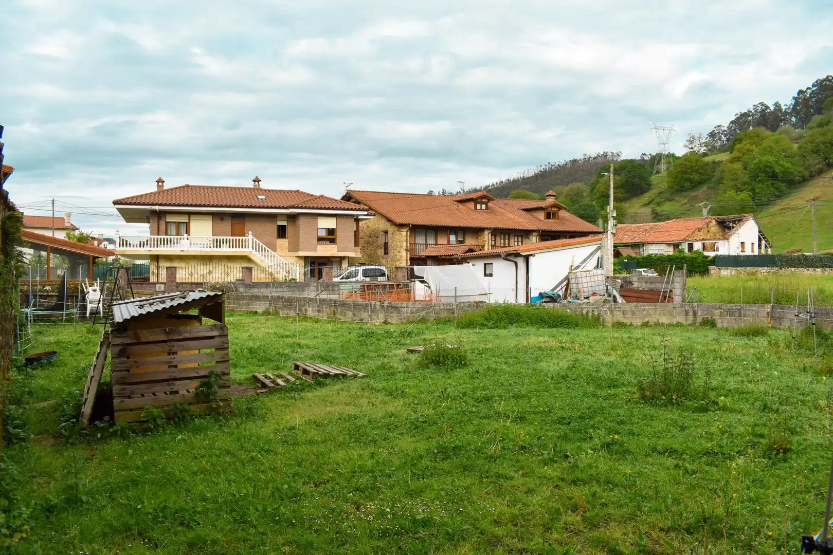 Houses for sale in Castañeda  with Private garden