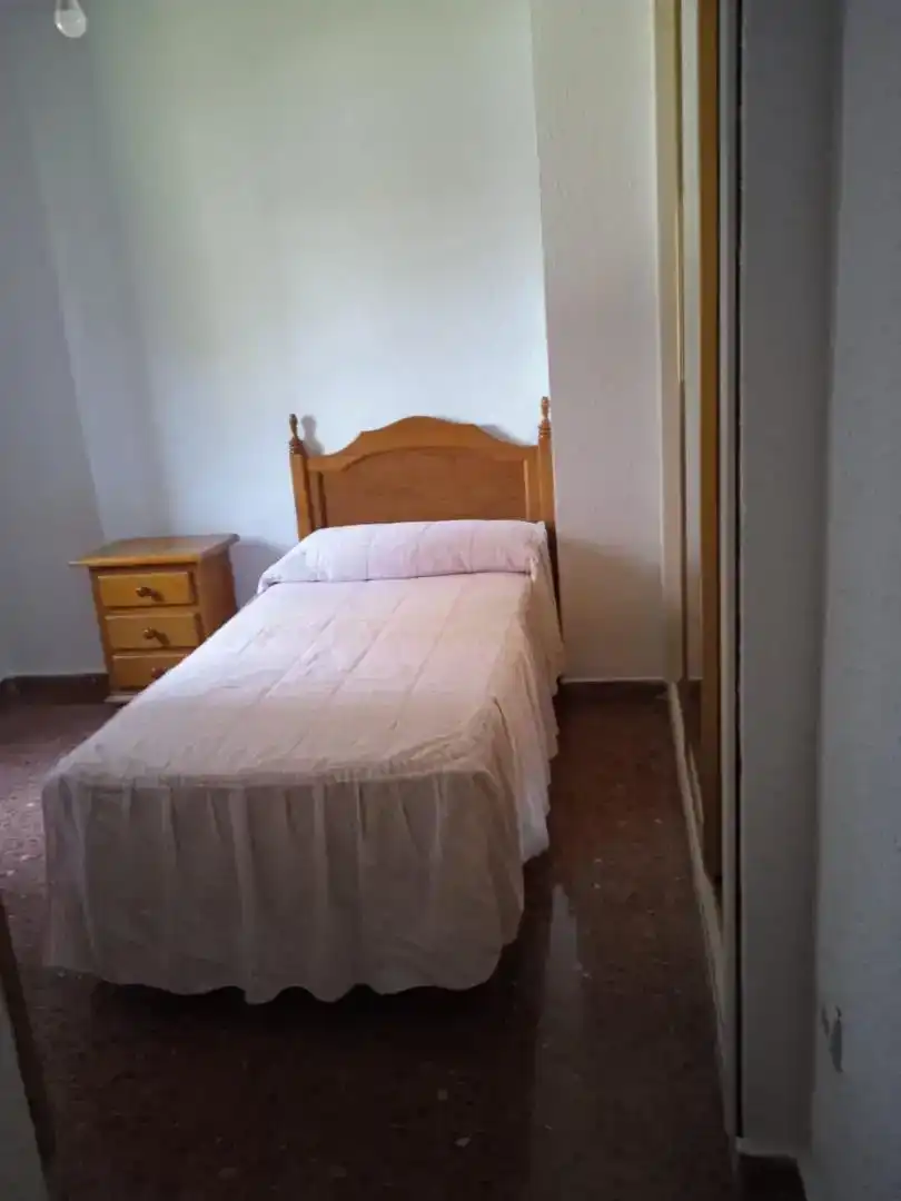 Habitación de Piso de alquiler en Montequinto con Aire acondicionado, Jardín privado y Piscina