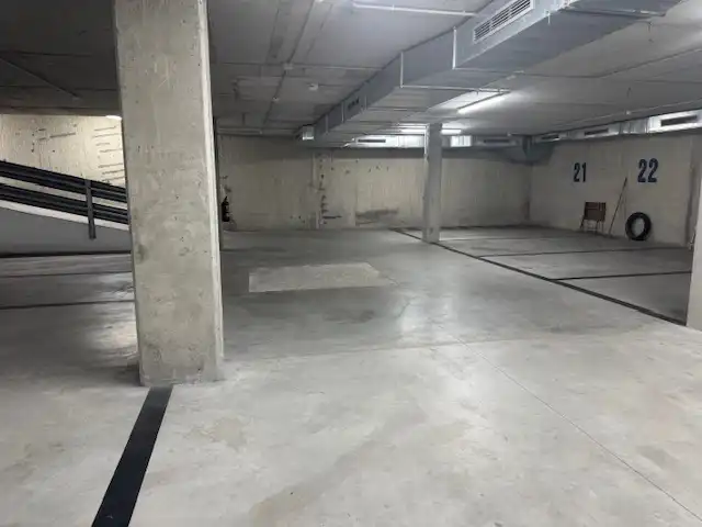 Garage zum Verkauf in Barcelona mit Alarm