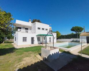 Vista exterior de Casa o xalet en venda en Mairena del Aljarafe amb Terrassa i Piscina