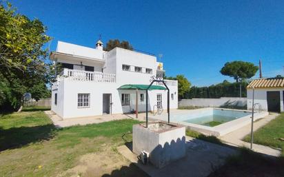 Vista exterior de Casa o xalet en venda en Mairena del Aljarafe amb Terrassa i Piscina