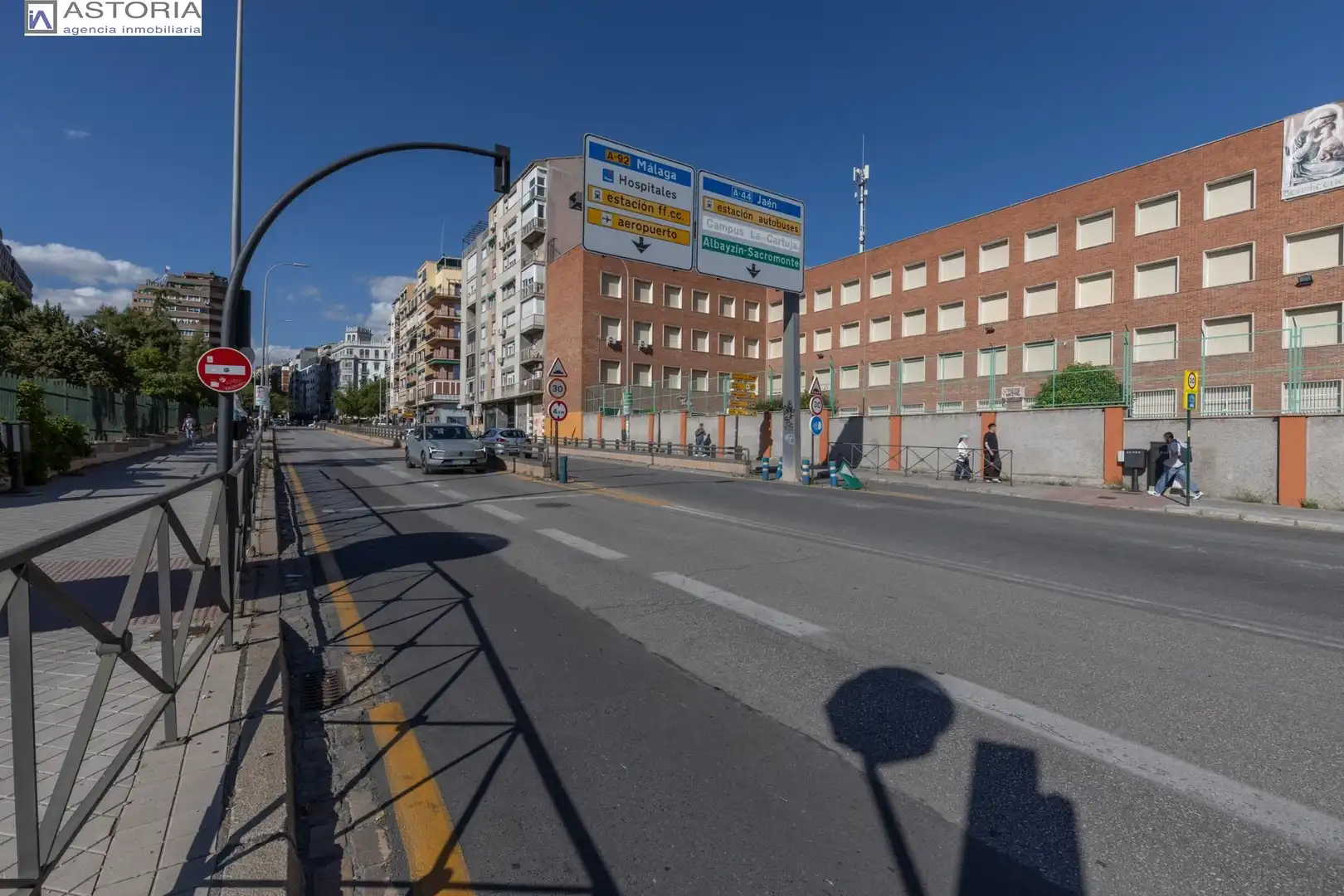 Außenansicht von Wohnung zum Verkauf in Granada mit Klimaanlage und Heizung