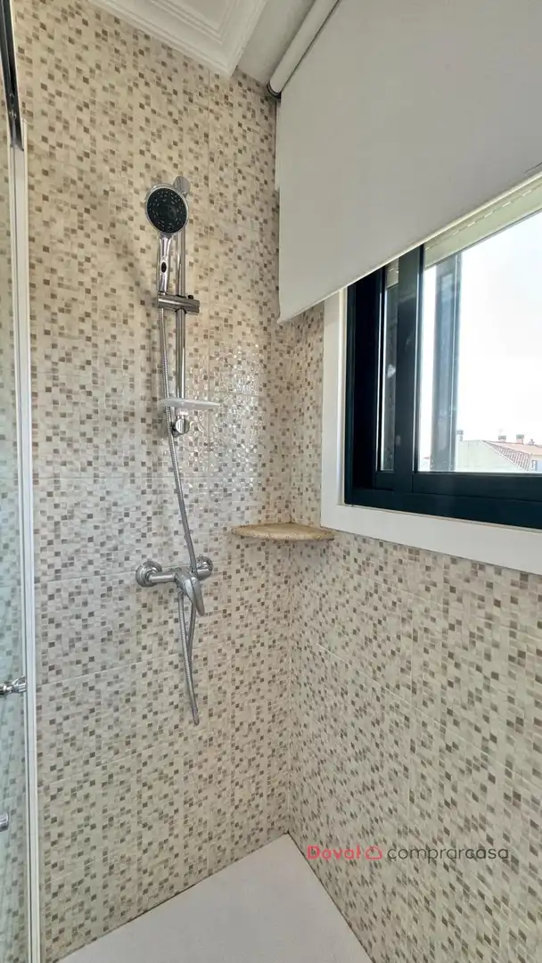 Baño de Ático en venta en Tui con Calefacción, Parquet y Terraza