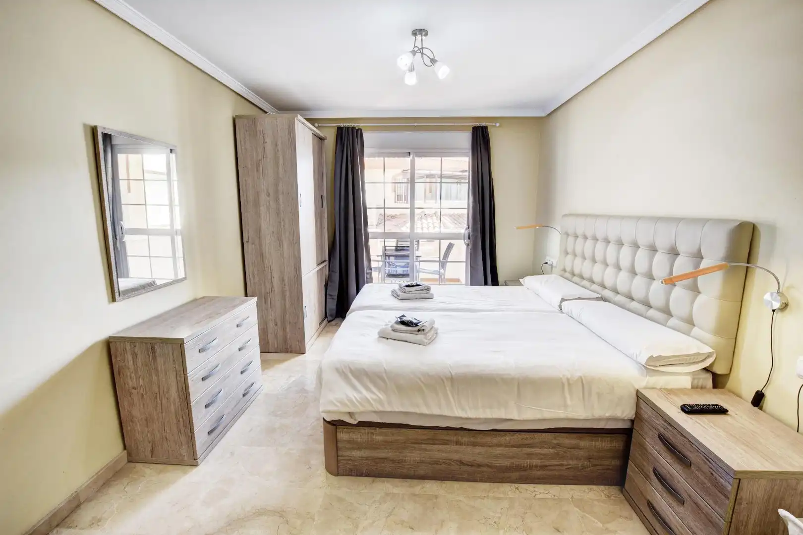 Dormitori de Apartament en venda en Benalmádena amb Aire condicionat, Terrassa i Piscina comunitària