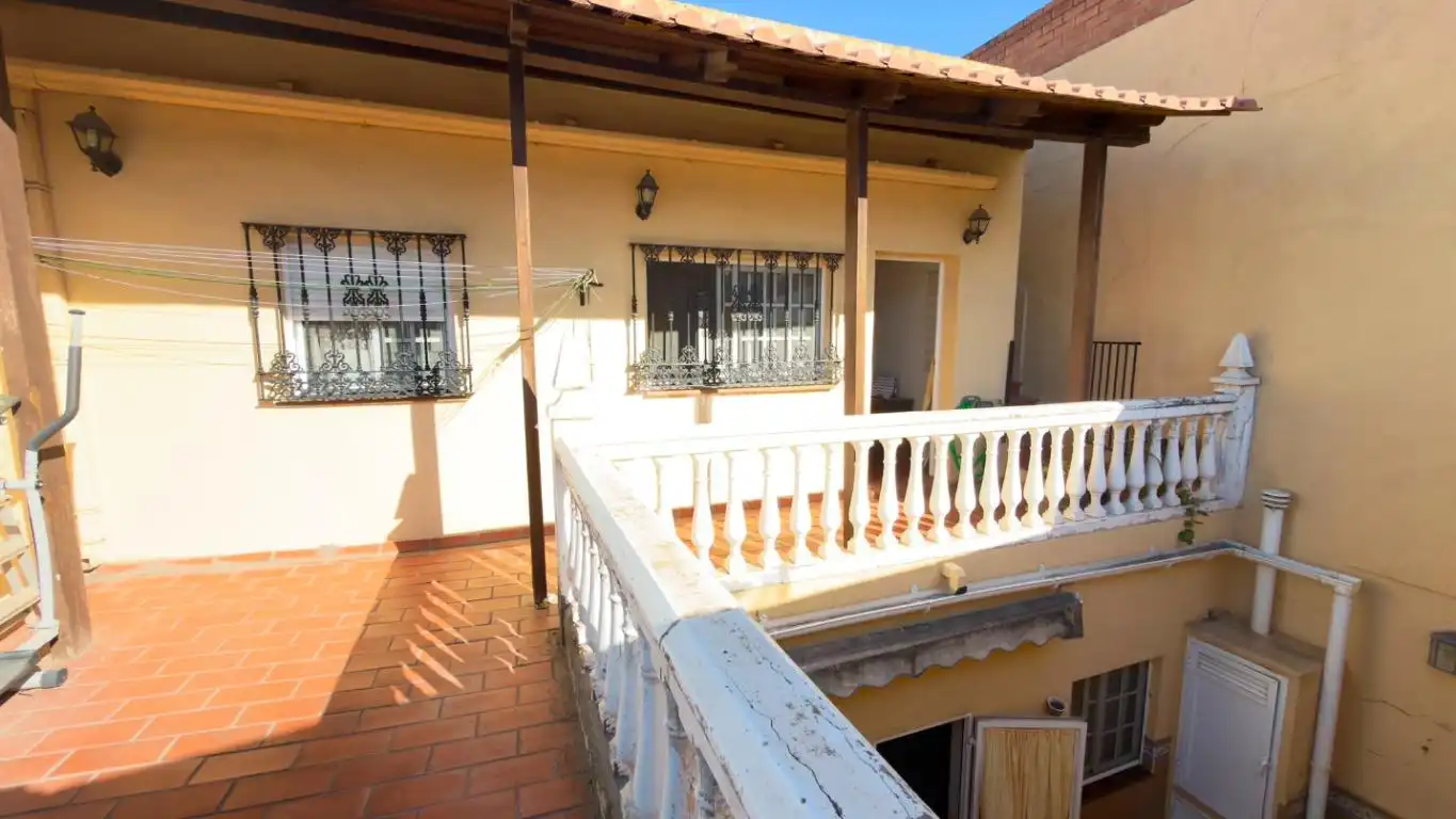 Vista exterior de Casa o xalet en venda en Los Barrios amb Aire condicionat, Calefacció i Terrassa