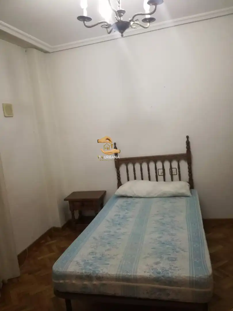 Schlafzimmer von Wohnung zum Verkauf in Salamanca mit Heizung, Möbliert und Balkon