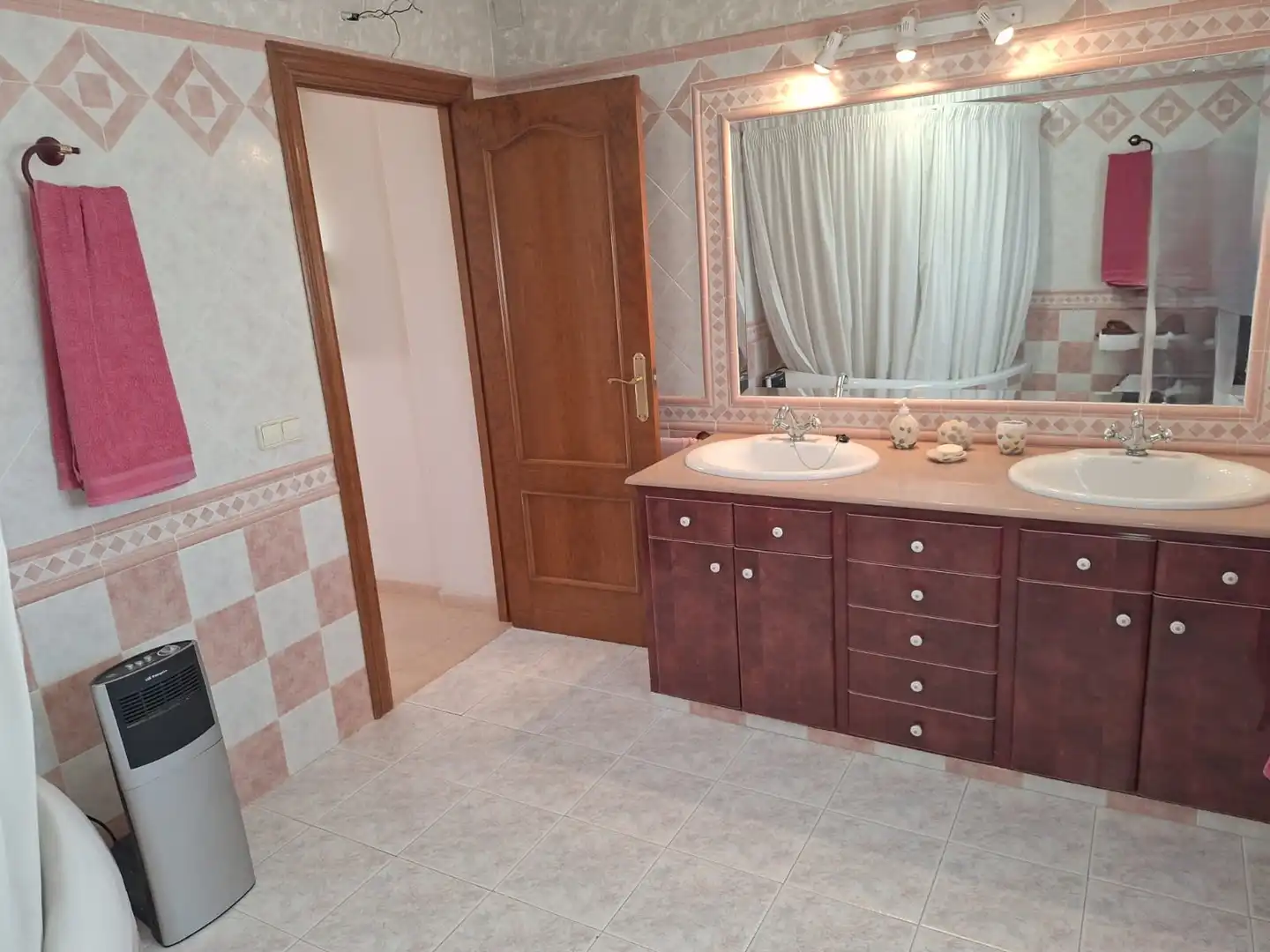 Bany de Casa o xalet en venda en Alicante / Alacant amb Jardí privat, Terrassa i Traster