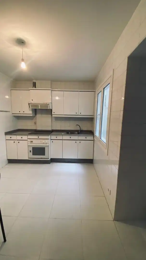 Cocina de Piso de alquiler en Vigo  con Trastero y Balcón