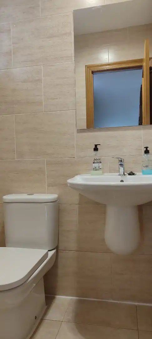 Baño de Casa adosada de alquiler en Benicasim / Benicàssim con Aire acondicionado, Calefacción y Jardín privado