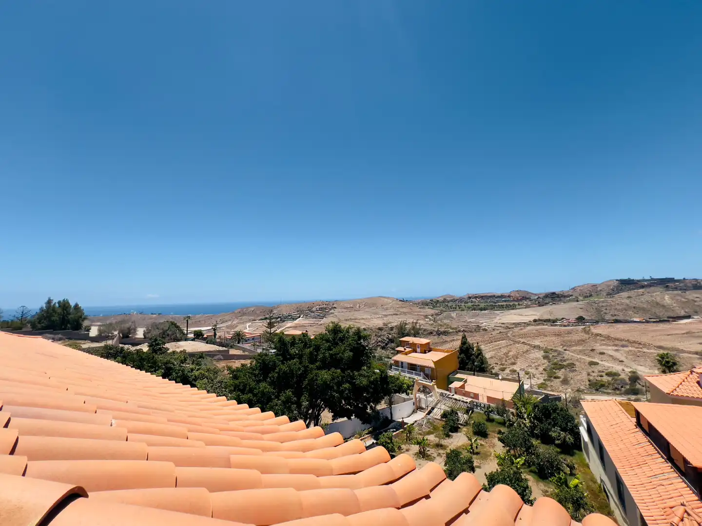 Vista exterior de Casa o xalet en venda en San Bartolomé de Tirajana amb Aire condicionat, Jardí privat i Terrassa
