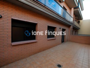Pis amb ascensor en venda a Centre - Sant Oleguer