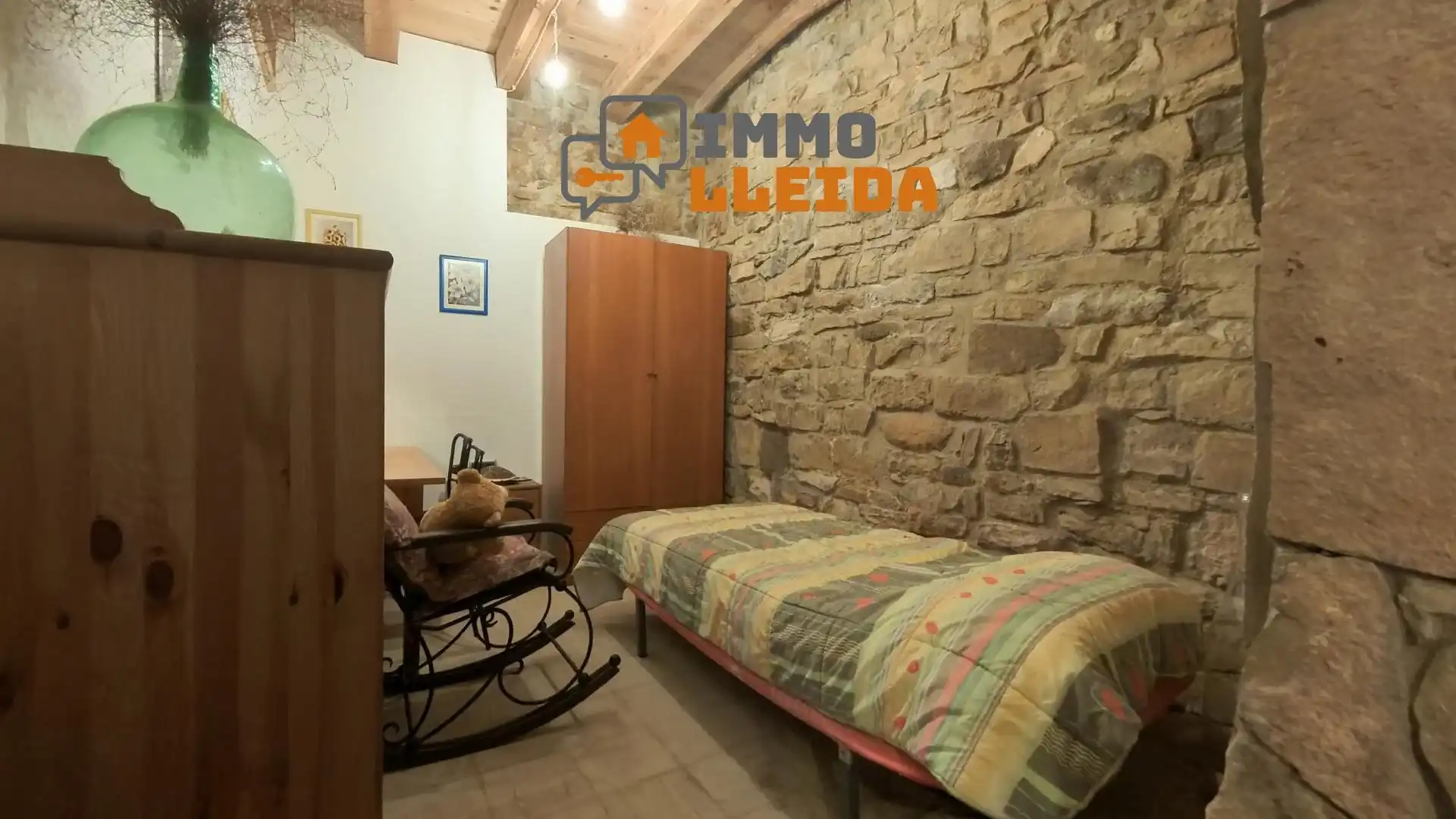 Casa adosada en venda en Montoliu de Segarra amb Moblat