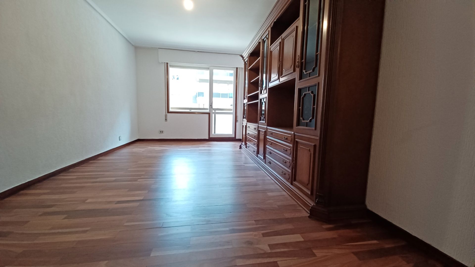 Sala d'estar de Pis en venda en Bilbao  amb Balcó
