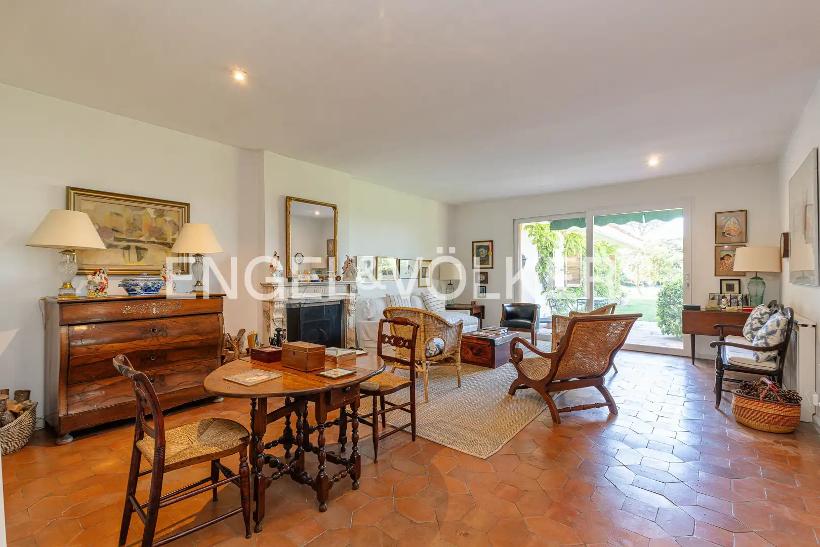 Sala d'estar de Casa o xalet en venda en Boadilla del Monte amb Calefacció, Jardí privat i Traster