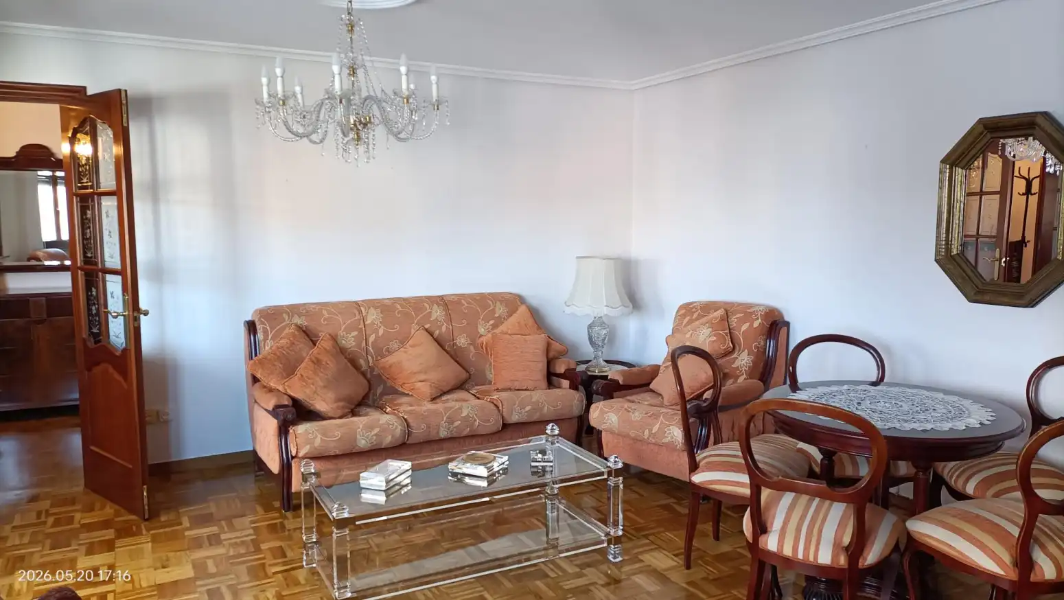 Sala d'estar de Pis de lloguer en Avilés amb Calefacció, Parquet i Moblat