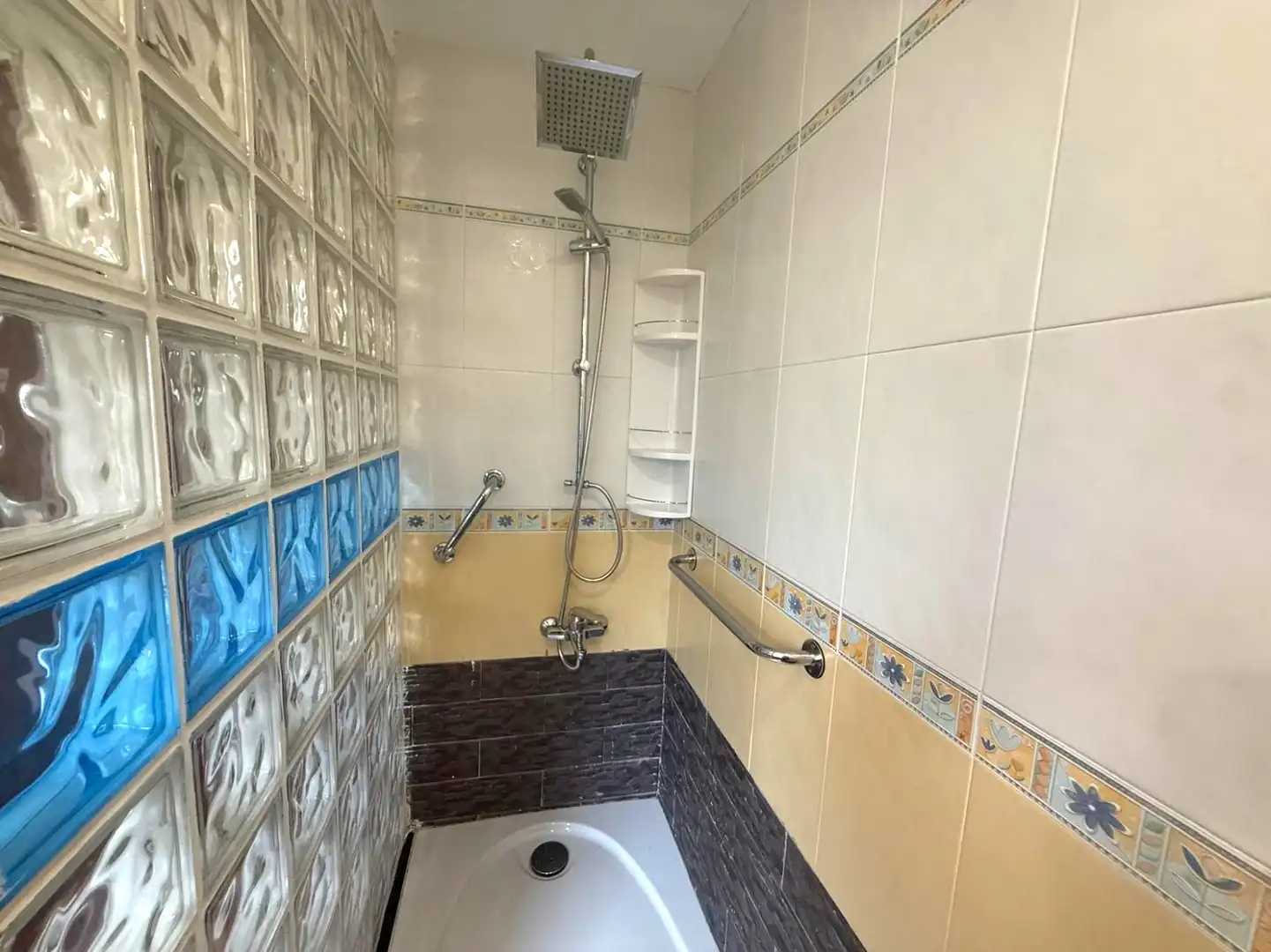 Baño de Casa adosada en venta en Avilés con Calefacción, Jardín privado y Terraza