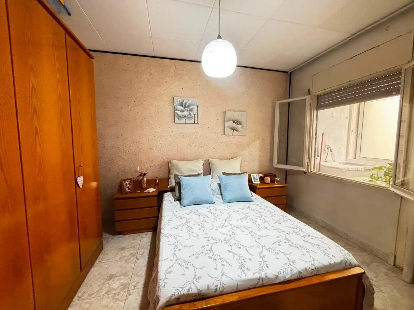 Habitación de Piso en venta en Sabadell con Aire acondicionado, Calefacción y Amueblado