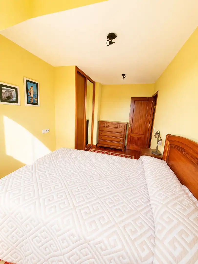 Habitación de Piso en venta en Oviedo  con Calefacción y Trastero