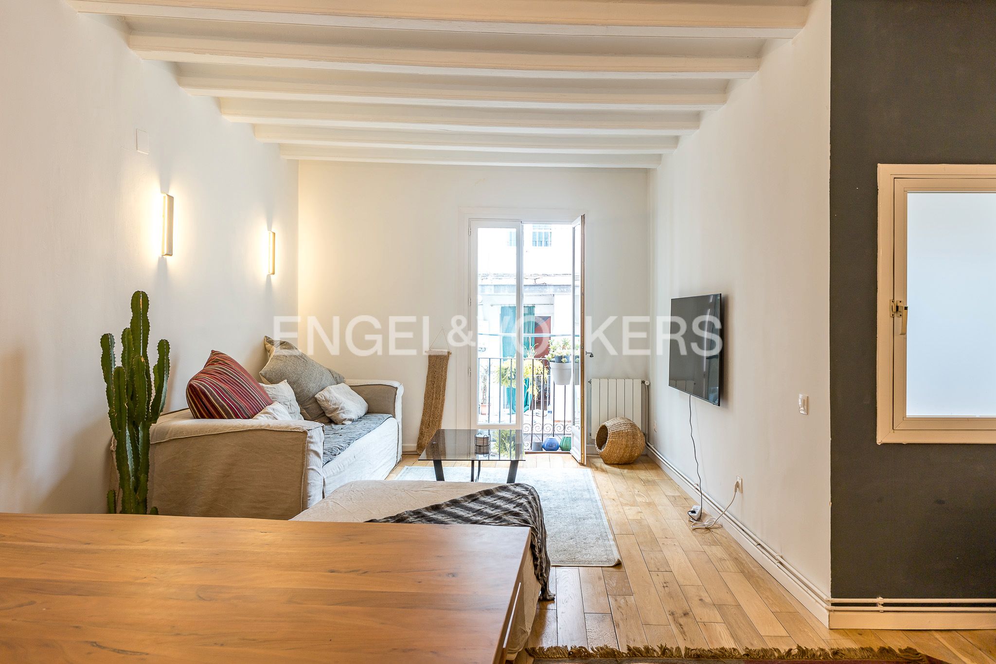 Exterior view of Apartment for sale in  Barcelona Capital  with Air Conditioner, Heating and Parquet flooring