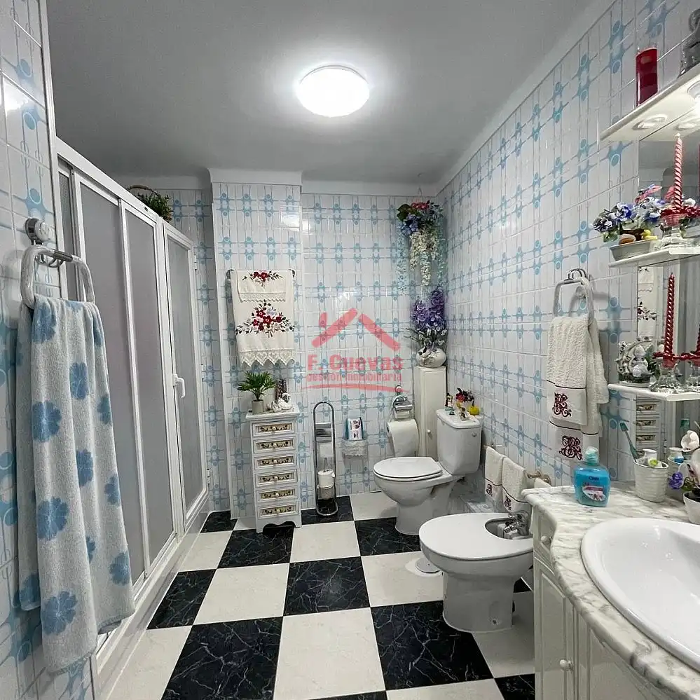 Baño de Apartamento en venta en Vélez-Málaga con Aire acondicionado, Calefacción y Terraza