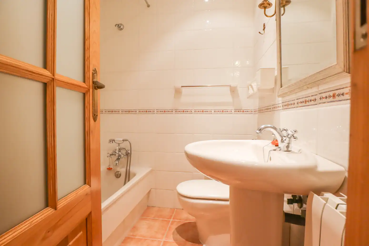 Bathroom of Flat for sale in Oviedo   with Heating, Parquet flooring and Terrace