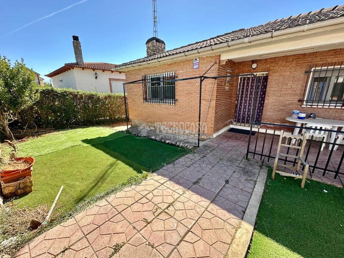 Jardín de Casa o chalet en venta en Loranca de Tajuña con Aire acondicionado, Calefacción y Parquet